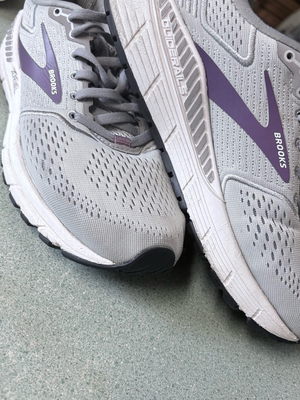 Brooks Women’s Light Gray and Purple Running Sneakers